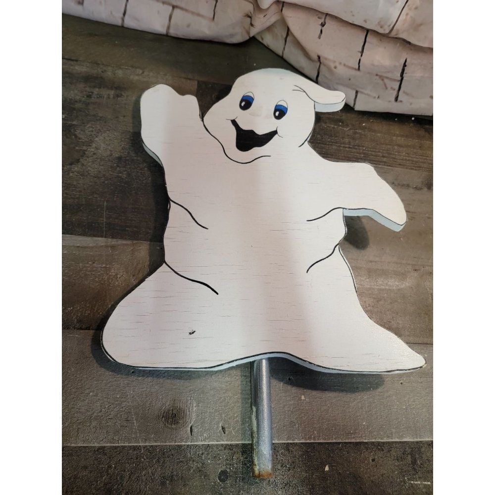 Wooden Ghost smiling halloween lawn decor